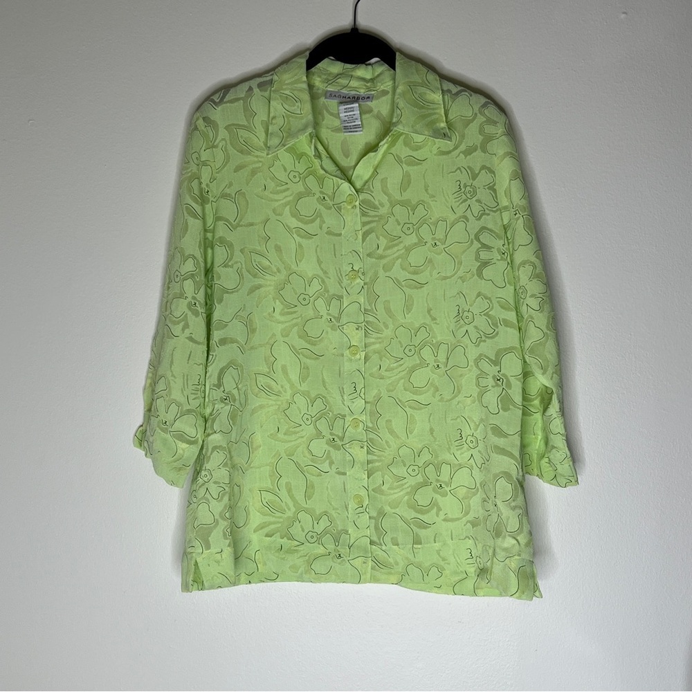 Sag Harbor Women’s Medium Lime Green Floral Lace Button Up Collared Top.
